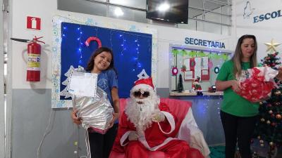 Entrega de presentes do Papai Noel dos Correios leva alegria Ã s crianÃ§as em Laranjeiras do Sul