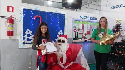 Entrega de presentes do Papai Noel dos Correios leva alegria Ã s crianÃ§as em Laranjeiras do Sul