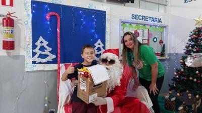 Entrega de presentes do Papai Noel dos Correios leva alegria Ã s crianÃ§as em Laranjeiras do Sul
