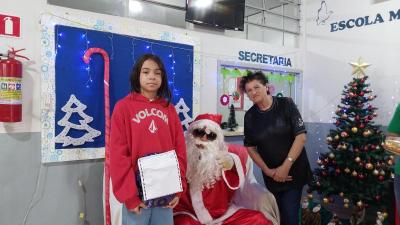 Entrega de presentes do Papai Noel dos Correios leva alegria Ã s crianÃ§as em Laranjeiras do Sul