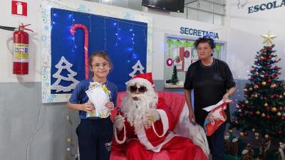 Entrega de presentes do Papai Noel dos Correios leva alegria Ã s crianÃ§as em Laranjeiras do Sul