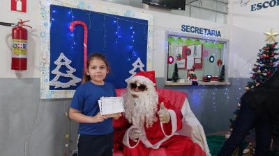 Entrega de presentes do Papai Noel dos Correios leva alegria Ã s crianÃ§as em Laranjeiras do Sul