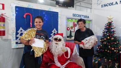Entrega de presentes do Papai Noel dos Correios leva alegria Ã s crianÃ§as em Laranjeiras do Sul