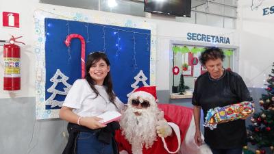 Entrega de presentes do Papai Noel dos Correios leva alegria Ã s crianÃ§as em Laranjeiras do Sul