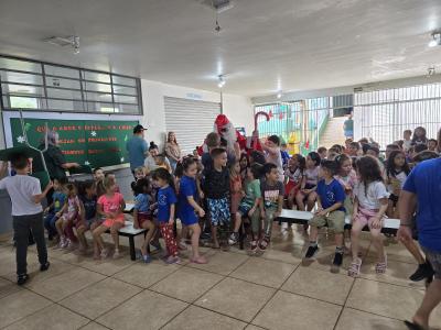 Papai Noel dos Correios entregou os Ãºltimos presentes na tarde desta sexta em Laranjeiras do Sul