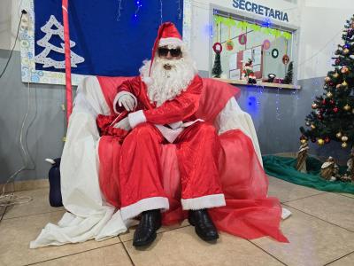 Papai Noel dos Correios entregou os Ãºltimos presentes na tarde desta sexta em Laranjeiras do Sul