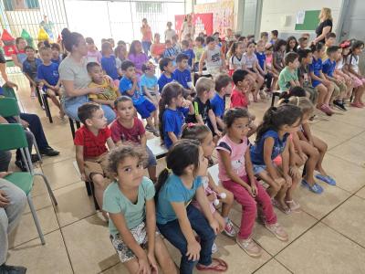 Papai Noel dos Correios entregou os Ãºltimos presentes na tarde desta sexta em Laranjeiras do Sul