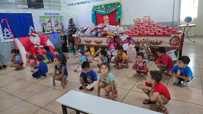 Papai Noel dos Correios entregou os Ãºltimos presentes na tarde desta sexta em Laranjeiras do Sul