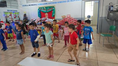 Papai Noel dos Correios entregou os Ãºltimos presentes na tarde desta sexta em Laranjeiras do Sul