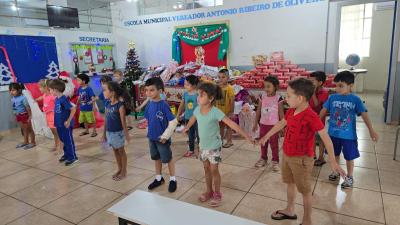 Papai Noel dos Correios entregou os Ãºltimos presentes na tarde desta sexta em Laranjeiras do Sul