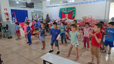 Papai Noel dos Correios entregou os Ãºltimos presentes na tarde desta sexta em Laranjeiras do Sul