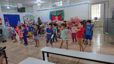 Papai Noel dos Correios entregou os Ãºltimos presentes na tarde desta sexta em Laranjeiras do Sul
