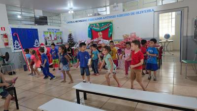 Papai Noel dos Correios entregou os Ãºltimos presentes na tarde desta sexta em Laranjeiras do Sul