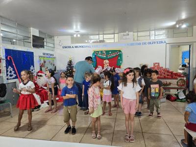 Papai Noel dos Correios entregou os Ãºltimos presentes na tarde desta sexta em Laranjeiras do Sul