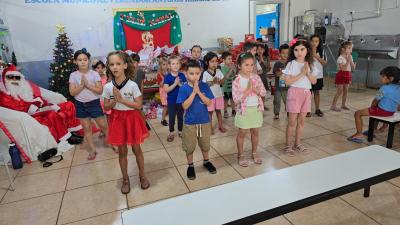 Papai Noel dos Correios entregou os Ãºltimos presentes na tarde desta sexta em Laranjeiras do Sul