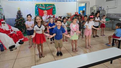 Papai Noel dos Correios entregou os Ãºltimos presentes na tarde desta sexta em Laranjeiras do Sul