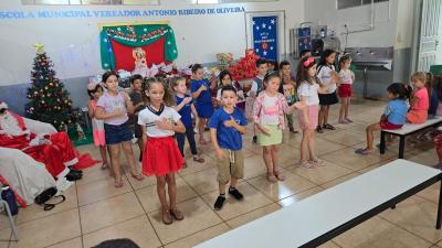 Papai Noel dos Correios entregou os Ãºltimos presentes na tarde desta sexta em Laranjeiras do Sul