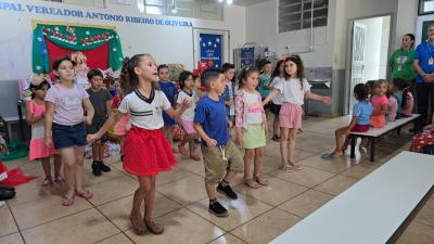 Papai Noel dos Correios entregou os Ãºltimos presentes na tarde desta sexta em Laranjeiras do Sul
