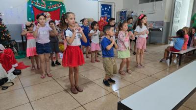 Papai Noel dos Correios entregou os Ãºltimos presentes na tarde desta sexta em Laranjeiras do Sul