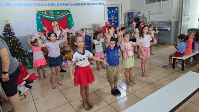 Papai Noel dos Correios entregou os Ãºltimos presentes na tarde desta sexta em Laranjeiras do Sul