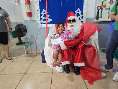 Papai Noel dos Correios entregou os Ãºltimos presentes na tarde desta sexta em Laranjeiras do Sul