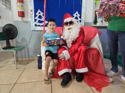 Papai Noel dos Correios entregou os Ãºltimos presentes na tarde desta sexta em Laranjeiras do Sul
