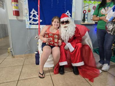 Papai Noel dos Correios entregou os Ãºltimos presentes na tarde desta sexta em Laranjeiras do Sul