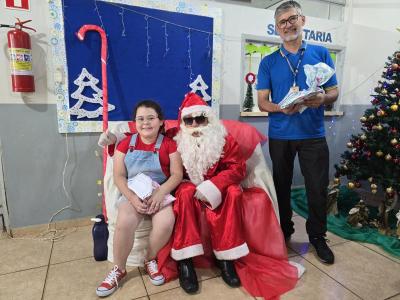 Papai Noel dos Correios entregou os Ãºltimos presentes na tarde desta sexta em Laranjeiras do Sul