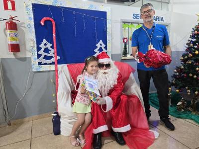 Papai Noel dos Correios entregou os Ãºltimos presentes na tarde desta sexta em Laranjeiras do Sul