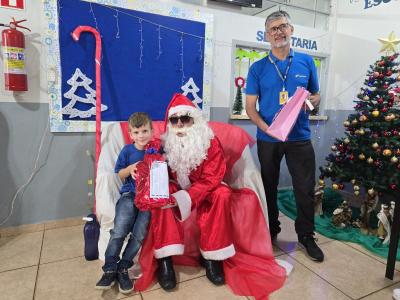 Papai Noel dos Correios entregou os Ãºltimos presentes na tarde desta sexta em Laranjeiras do Sul