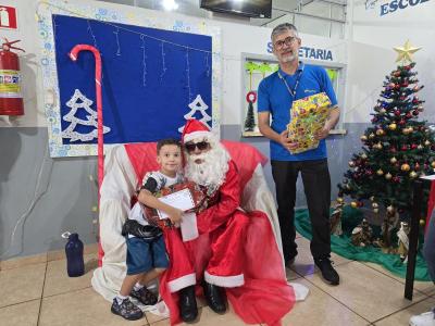 Papai Noel dos Correios entregou os Ãºltimos presentes na tarde desta sexta em Laranjeiras do Sul
