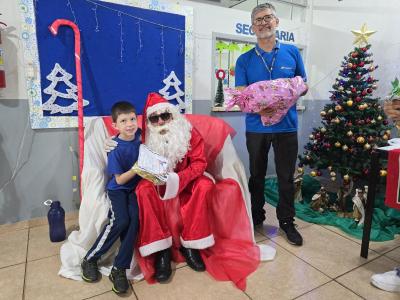 Papai Noel dos Correios entregou os Ãºltimos presentes na tarde desta sexta em Laranjeiras do Sul