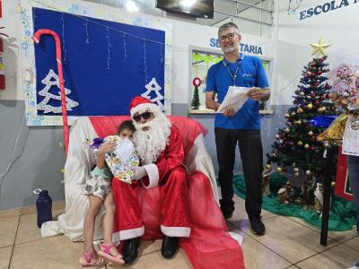 Papai Noel dos Correios entregou os Ãºltimos presentes na tarde desta sexta em Laranjeiras do Sul