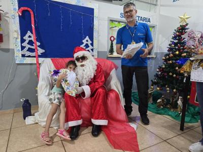 Papai Noel dos Correios entregou os Ãºltimos presentes na tarde desta sexta em Laranjeiras do Sul