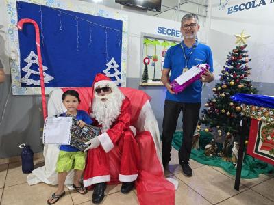 Papai Noel dos Correios entregou os Ãºltimos presentes na tarde desta sexta em Laranjeiras do Sul