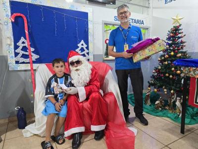 Papai Noel dos Correios entregou os Ãºltimos presentes na tarde desta sexta em Laranjeiras do Sul