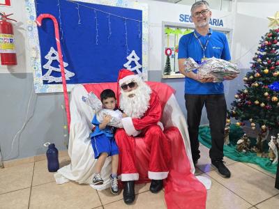 Papai Noel dos Correios entregou os Ãºltimos presentes na tarde desta sexta em Laranjeiras do Sul