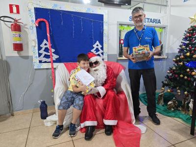 Papai Noel dos Correios entregou os Ãºltimos presentes na tarde desta sexta em Laranjeiras do Sul