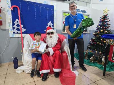 Papai Noel dos Correios entregou os Ãºltimos presentes na tarde desta sexta em Laranjeiras do Sul