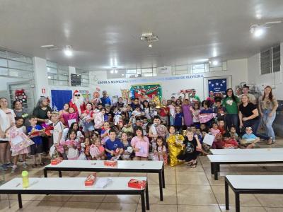 Papai Noel dos Correios entregou os Ãºltimos presentes na tarde desta sexta em Laranjeiras do Sul