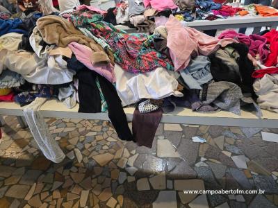 Escola Municipal TeotÃ´nio Vilela realiza bazar com grande movimentaÃ§Ã£o