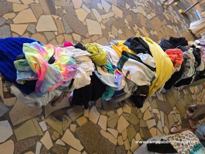 Escola Municipal TeotÃ´nio Vilela realiza bazar com grande movimentaÃ§Ã£o
