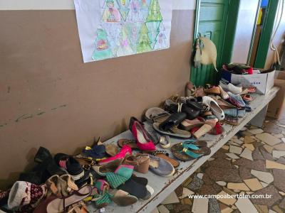 Escola Municipal TeotÃ´nio Vilela realiza bazar com grande movimentaÃ§Ã£o