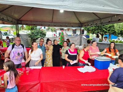 Com praÃ§a lotada papai Noel Ã© recebido em Virmond