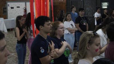 LS: Encontro Highfire reÃºne mais de cem jovens em momento de fÃ© e adoraÃ§Ã£o