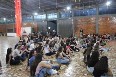 LS: Encontro Highfire reÃºne mais de cem jovens em momento de fÃ© e adoraÃ§Ã£o