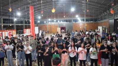 LS: Encontro Highfire reÃºne mais de cem jovens em momento de fÃ© e adoraÃ§Ã£o