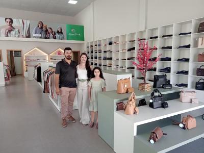 Inaugurou nesta sexta-feira, 28, em Laranjeiras do Sul, a Loja Morena Flor 