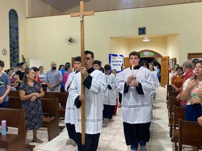 2Âº dia do TrÃ­duo de SÃ£o JosÃ© no Bairro Cristo Rei teve mais uma vez a Igreja lotada