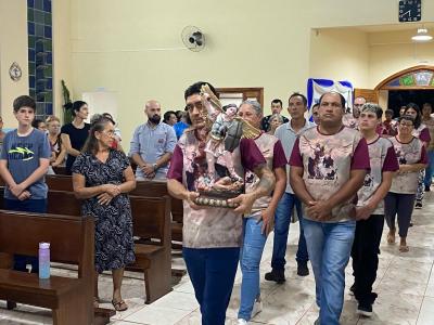 2Âº dia do TrÃ­duo de SÃ£o JosÃ© no Bairro Cristo Rei teve mais uma vez a Igreja lotada